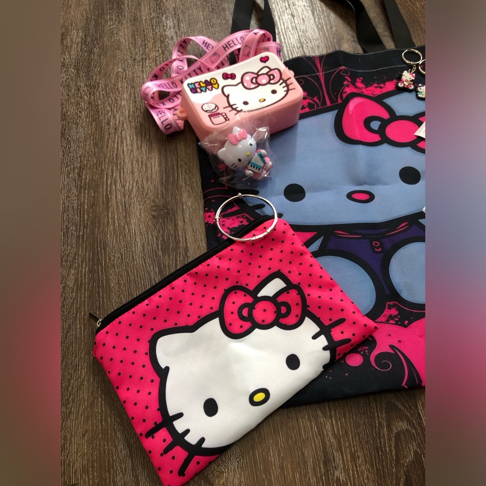 Hello Kitty Bundle - Picture 2 of 9